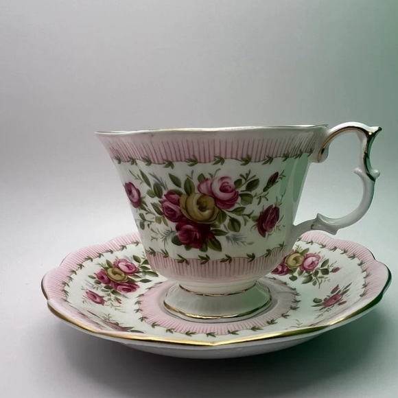 Royal Albert England Valeta Bone China Teacup & Saucer – Pink Floral - Picture 3 of 8